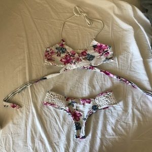 Frankie’s Bikinis set